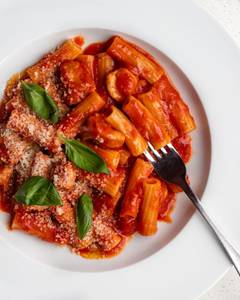 Chicken Red Sauce Pasta With Mango Juice