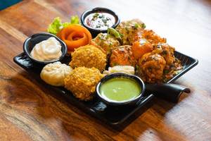 Momos Platter