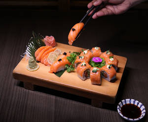 Salmon Sushi & Sashimi Platter [ 15 Pcs ]
