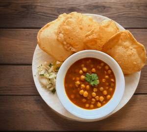 Pindi Chole (Suji Poori)
