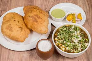 (2 Plate) Chole Bhature With 1 Lassi Combo