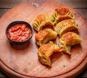 Chicken Tikka Momos( Fried)- 8 Pcs