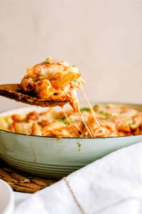 Chicken Pink Sauce Pasta With Mango Juice