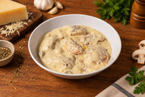 Italian Alfredo Veg Momos