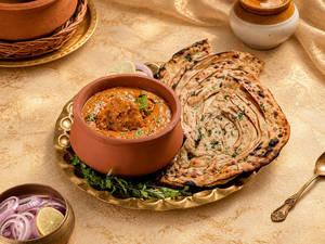 Murg Handi + 2 Lachha Parantha