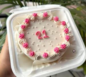 Bento Design Strawberry Cake