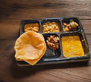 Paneer Tarkari,Chole Tarkari, Puri ( 5 PC ),(Salat)
