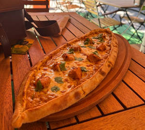 Butter Chicken Pide