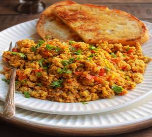 Egg bhurji with bread