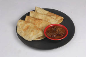 Luchi / Poori (4 Pcs) With Mutton Kosha (3 Pcs)