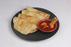 Luchi / Poori  (4 Pcs) With Chicken Curry (3 Pcs)