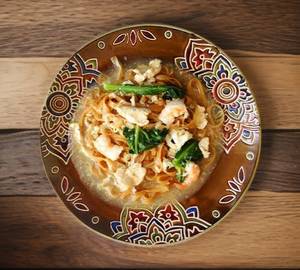 Egg Schezwan Chowmein Gravy