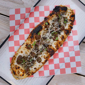 Fungi Alfredo Pizza Dog [n]