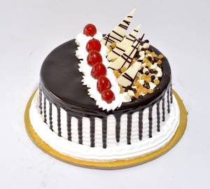 Black forest crunch cake