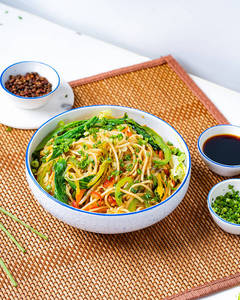 Chilli Basil Hakka Noodle.