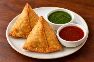 Aloo Samosa With Green & Red Chutney