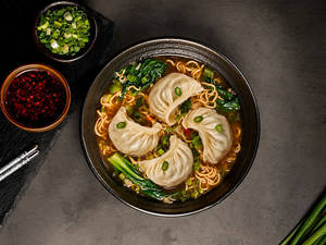 Wai Wai Noodle Veg Soup With Momos (4 Pcs)
