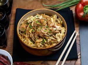 Yaki Udon Noodles With Prawns & Egg