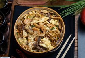Yaki Udon Noodles With Mixed Meat