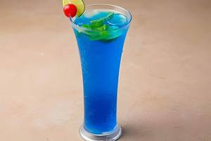 Blue lagoon mojito