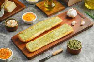 Basil Pesto Garlic Bread