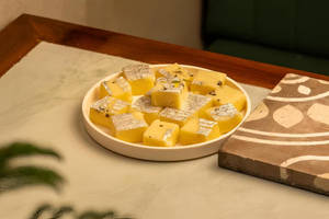 Khoya Ilaichi Barfi