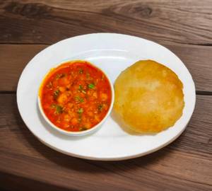 6 Poori With Homestyle Aloo Matar