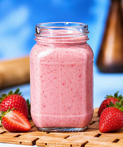 Strawberry Smoothie [ 213 kcal | 6.6g Protein ]