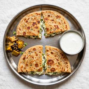 Stuffed Paneer Paratha With Butter