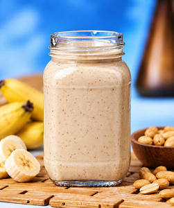 Protein Peanut Butter Banana Smoothie [ 322 kcal | 11g Protein ]