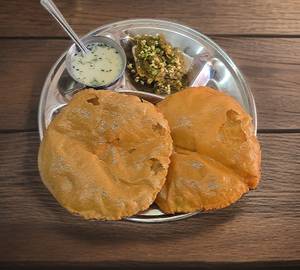 2 Piece Puri With Sabji Raita