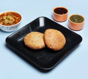 Bikaneri Dal Kachori - 2 Pcs (With Aloo Subzi & 2 Chutneys)