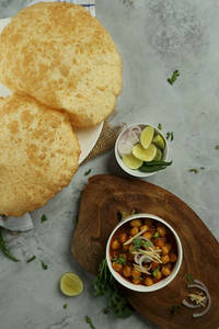 Chola Bhatura
