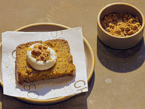 Orange Zest Carrot Cake (190 Gms)