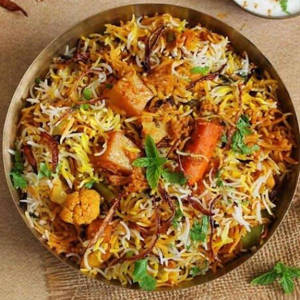 Vegetable Biryani With Raita
