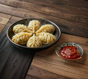 Veg Momos (6 Pcs)