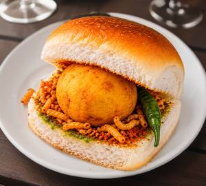Kandivali Special Chura Vada Pav