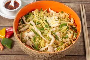 Egg Chicken Hakka Noodles