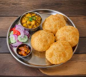 Poori Sabji With Salad Achar 4 Pcs