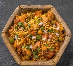 Khasta Usal Kachori With Spicy Vatana
