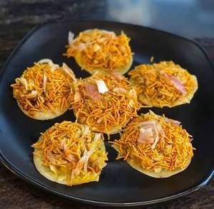 Schezwan Aloo Puri 
