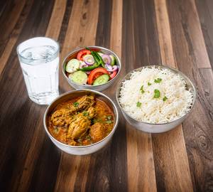 Chicken Curry For Pieces With Rice And Salad 2 Roti