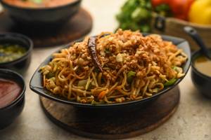 Chilly Garlic Noodles(750ml)