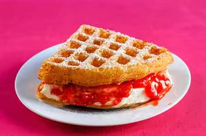 Strawberry Cheese Creame Waffle