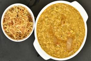 Dal Khichdi With Jur Jure Aloo Fry