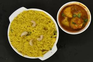 2 Paratha With Paneer Curry