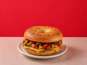 Pesto Veggie Bagel