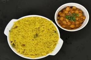 Basanti Pulao With Chana Masala