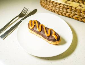 Chocolate Caramel Eclair [1 piece]