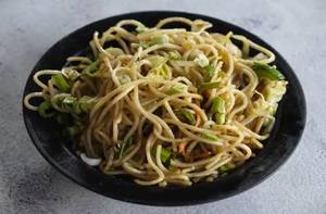 Veg Burnt Garlic Noodles {500ml}